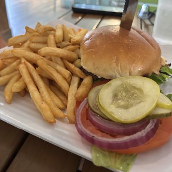 Peppers Bar & Grill - Classic burger - Caribbean Near Me - Grand Cayman, Florida Peppers Bar & Grill - Classic burger - Caribbean Near Me - Grand Cayman, Florida