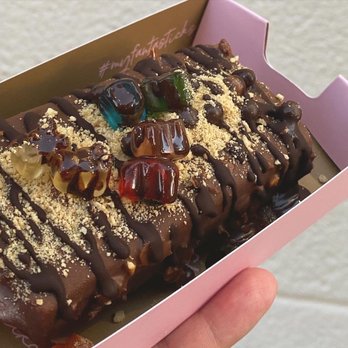 Fantasticks - Chocolate popsicle dipped in hazelnut crunched. Topped with graham cracker, gummy bears, chocolate pearls and drizzled with hot fudge. - Gelato Near Me - Gaithersburg, Maryland Fantasticks - Chocolate popsicle dipped in hazelnut crunched. Topped with graham cracker, gummy bears, chocolate pearls and drizzled with hot fudge. - Gelato Near Me - Gaithersburg, Maryland