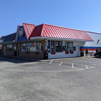 Dairy Queen Store - Large parking lot is full on the weekends and during the summer - Ice Cream & Frozen Yogurt Near Me - Oak Island, North Carolina