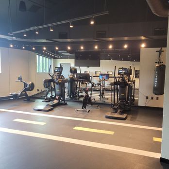 Moxy - Gym - Hotels Near Me - Fayetteville, Arkansas Moxy - Gym - Hotels Near Me - Fayetteville, Arkansas