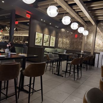 Cooper’s Hawk Winery & Restaurant - Bar Seating Area - New American Near Me - Ashburn, Virginia