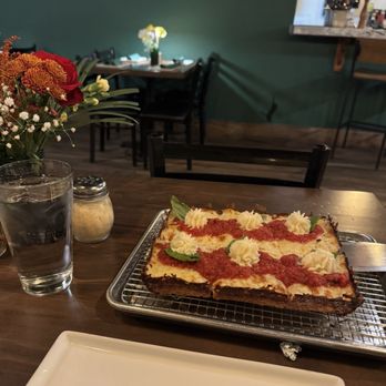 Black Cat Pizza - Margarita Detroit style pizza - Pizza Near Me - Palm Desert, California