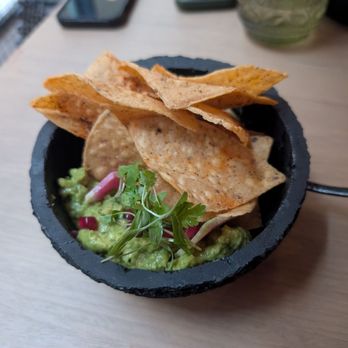 Momento Cantina - Chips and guac - Mexican Near Me - Chicago, Illinois Momento Cantina - Chips and guac - Mexican Near Me - Chicago, Illinois
