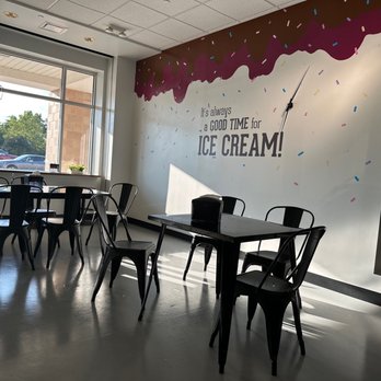 Urban Churn - Carlisle - a restaurant with tables and chairs - Ice Cream & Frozen Yogurt Near Me - Carlisle, Pennsylvania Urban Churn - Carlisle - a restaurant with tables and chairs - Ice Cream & Frozen Yogurt Near Me - Carlisle, Pennsylvania