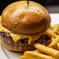 THAVMA Mediterranean Grill - Angus Cheeseburger
