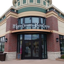 Mainstream Boutique - Maple Grove - Front door