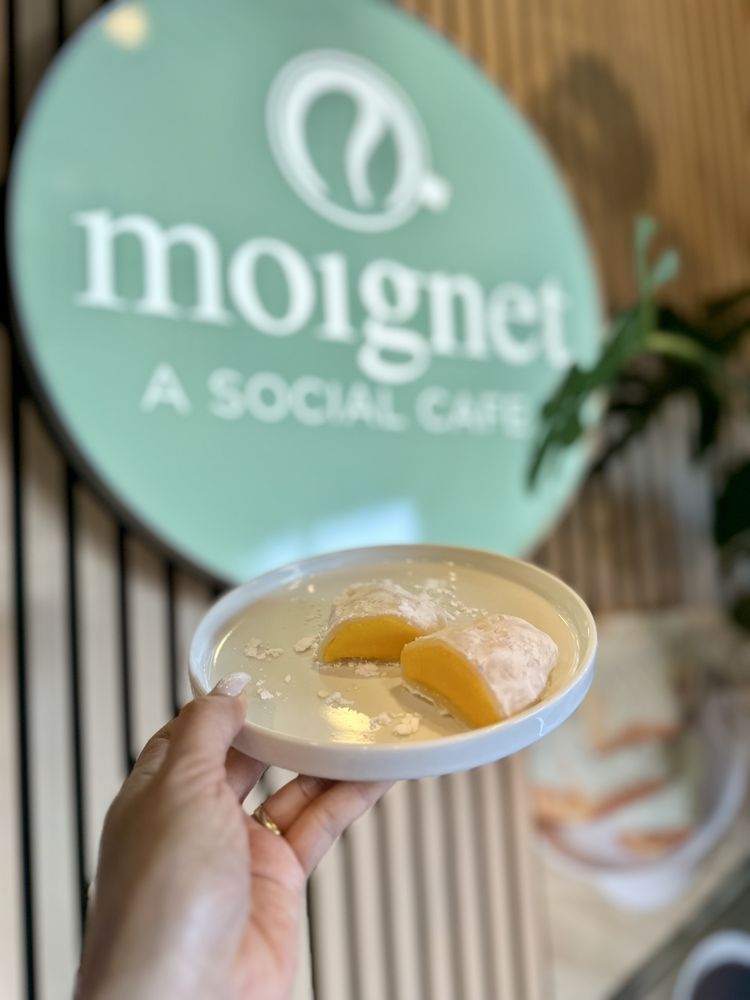Moignet  A Social Cafe