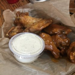 Beechwood Inn's Hardwood Grille - Wings thoroughly cooked, hot, good amount sauce. I prefer little more sauce, overall good wings