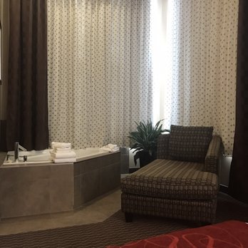Comfort Suites - Hotels Near Me - Kelowna, British Columbia Comfort Suites - Hotels Near Me - Kelowna, British Columbia