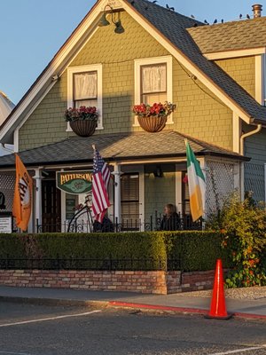 Patterson's Pub by null