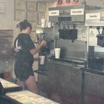Dairy Delite - Ice Cream & Frozen Yogurt Near Me - Levittown, Pennsylvania