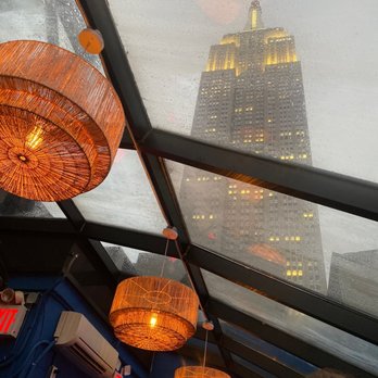 Cloud Social Rooftop Bar - a view of the empire building - Cocktail Bars Near Me - New York, New York