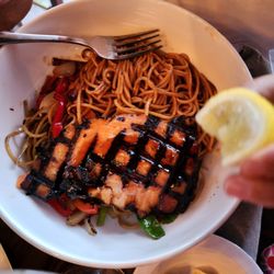 Jax Bistro & Bar - Salmon noodles