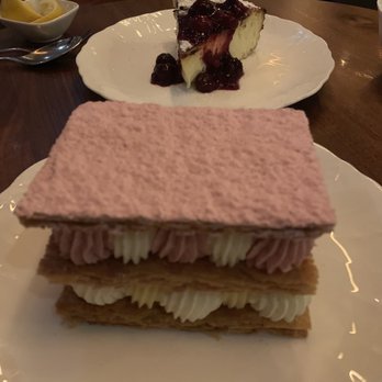 Alobar Yorkville - Bars Near Me - Toronto, Ontario