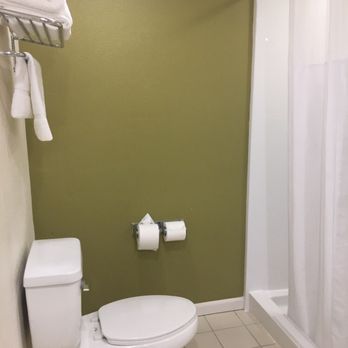 Prodigy Hotel, a Days Inn by Wyndham - Spacious clean bathroom - Hotels Near Me - Davis, California