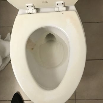 Country Inn & Suites - Dirty uncleaned toilet. - Hotels Near Me - Sumter, South Carolina