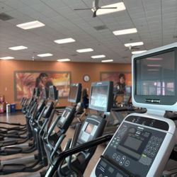 LA Fitness - Nice to come this late perfect lunch break.