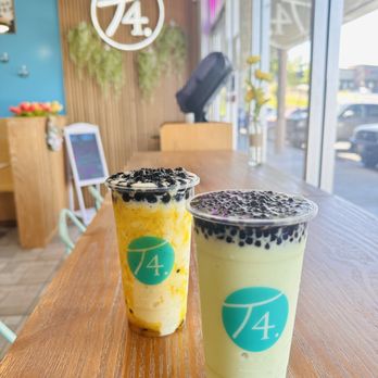 T4 Oroville - two drinks on a table - Bubble Tea Near Me - Oroville, California