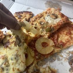 Mugs Pizza & Ribs - The pizza was not cooked, smelled bad