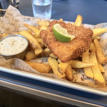 Hooked - Fish and chips (main course) - Seafood Near Me - København