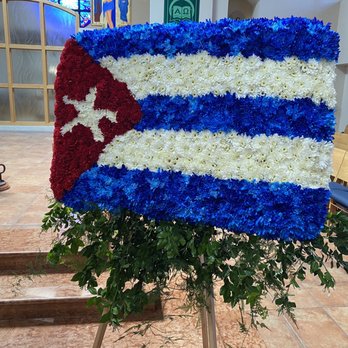Zuniga Flowers - A stunning and fragrant Cuban flag of roses, carnations and mums. - Florists Near Me - Los Angeles, California Zuniga Flowers - A stunning and fragrant Cuban flag of roses, carnations and mums. - Florists Near Me - Los Angeles, California