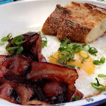 Can Dendê - Eggs sunny side up with Canadian bacon and toast - Sandwiches Near Me - Barcelona, B Can Dendê - Eggs sunny side up with Canadian bacon and toast - Sandwiches Near Me - Barcelona, B