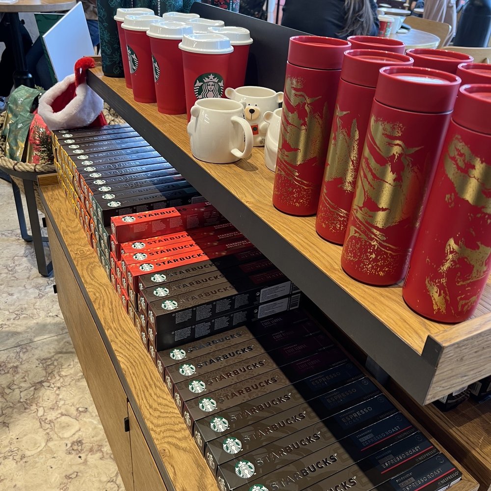 Starbucks - Coffee & Tea Near Me - Lisbon, 11