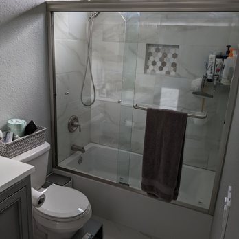 Laura Home Services - Guest Bathroom - Home Cleaning Near Me - Anaheim, California
