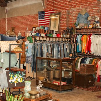 Findings Flea - Used, Vintage & Consignment Near Me - Ventura, California