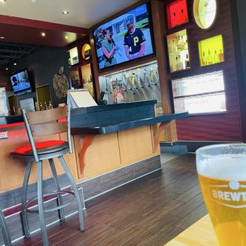 Applebee's Grill + Bar - Bar table - Sports Bars Near Me - Murrysville, Pennsylvania