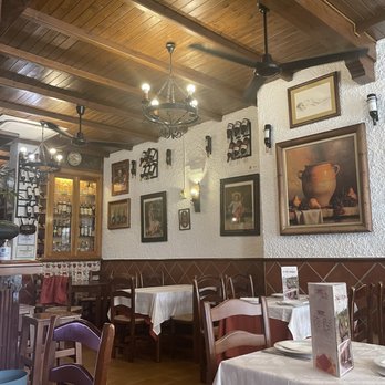 Meson la Cepa Strachan, 12 - Inside sitting area - Spanish Near Me - Malaga, Massachusetts Meson la Cepa Strachan, 12 - Inside sitting area - Spanish Near Me - Malaga, Massachusetts