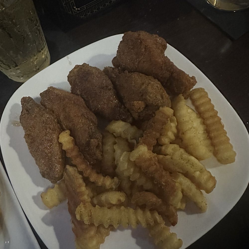 Boss Queens Soul Cafe - Keisha's Wing Basket (5) happy hour - Soul Food Near Me - Norfolk, Virginia