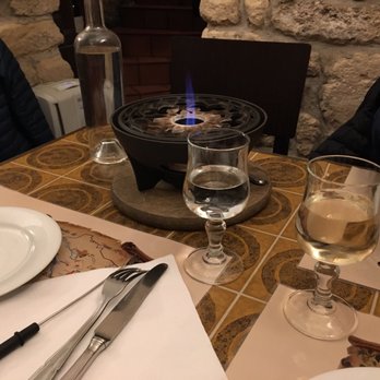 Pain Vin Fromages - Our beginning set up with white wine. - Fondue Near Me - Paris, 75 Pain Vin Fromages - Our beginning set up with white wine. - Fondue Near Me - Paris, 75