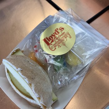 Catalina Food Tours - Apple pie ala mode (apple dipped in caramel, white chocolate, cinnamon, sugar), saltwater taffy. - Food Tours Near Me - Avalon, California
