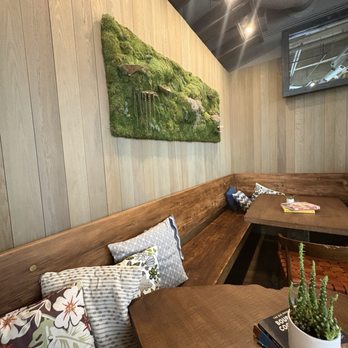 40 LBS Coffee + Bar - Interior - Coffee & Tea Near Me - Portland, Oregon