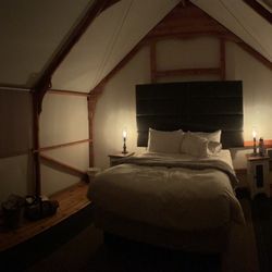 Royal Gorge Cabins - One bed glamping.