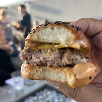 Hilton Arcadia Los Angeles - Burger sliders - Hotels Near Me - Arcadia, California
