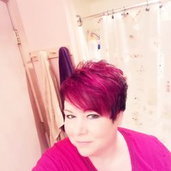 Foxi Salon - Beautiful shades of pink and red