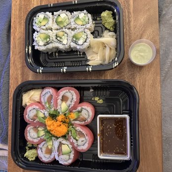 Kusshi - Cherry Blossom Roll and Avocado, cream cheese, & Cucumber Uramaki - Sushi Bars Near Me - Bethesda, Maryland