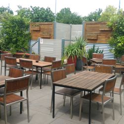 Golden Square Hotel - Beer Garden