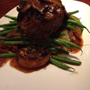Red Lobster - Sirloin steak with green beans and mashed potatoes topped w/ mushroom sauce - Seafood Near Me - Ontario, California Red Lobster - Sirloin steak with green beans and mashed potatoes topped w/ mushroom sauce - Seafood Near Me - Ontario, California
