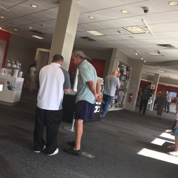 Verizon - Pretty busy already 10 mins after opening on a Sunday AM - Mobile Phones Near Me - Syracuse, New York