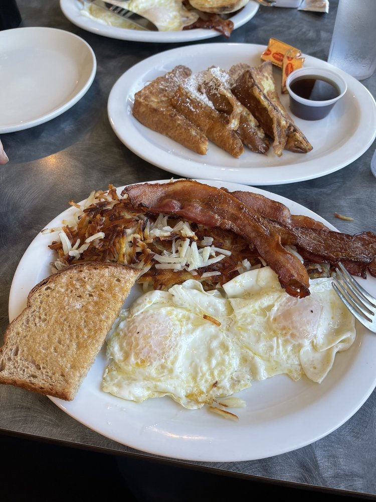 Parkside Restaurant and Lounge, Garibaldi Roadtrippers