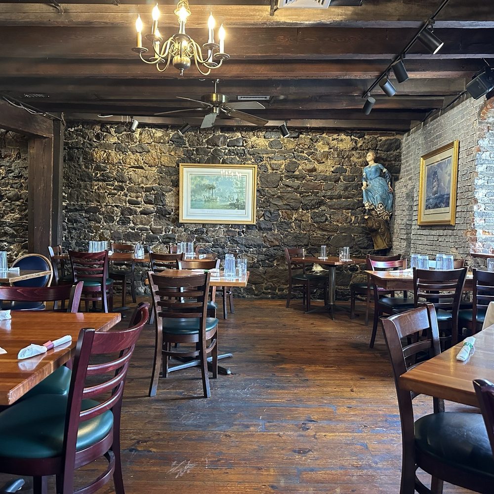 Boars Head Grill - Inside - Seafood Near Me - Savannah, Georgia Boars Head Grill - Inside - Seafood Near Me - Savannah, Georgia