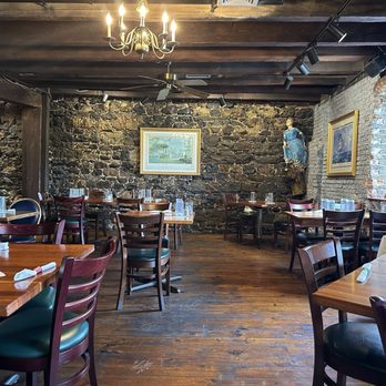 Boars Head Grill - Inside - Seafood Near Me - Savannah, Georgia Boars Head Grill - Inside - Seafood Near Me - Savannah, Georgia