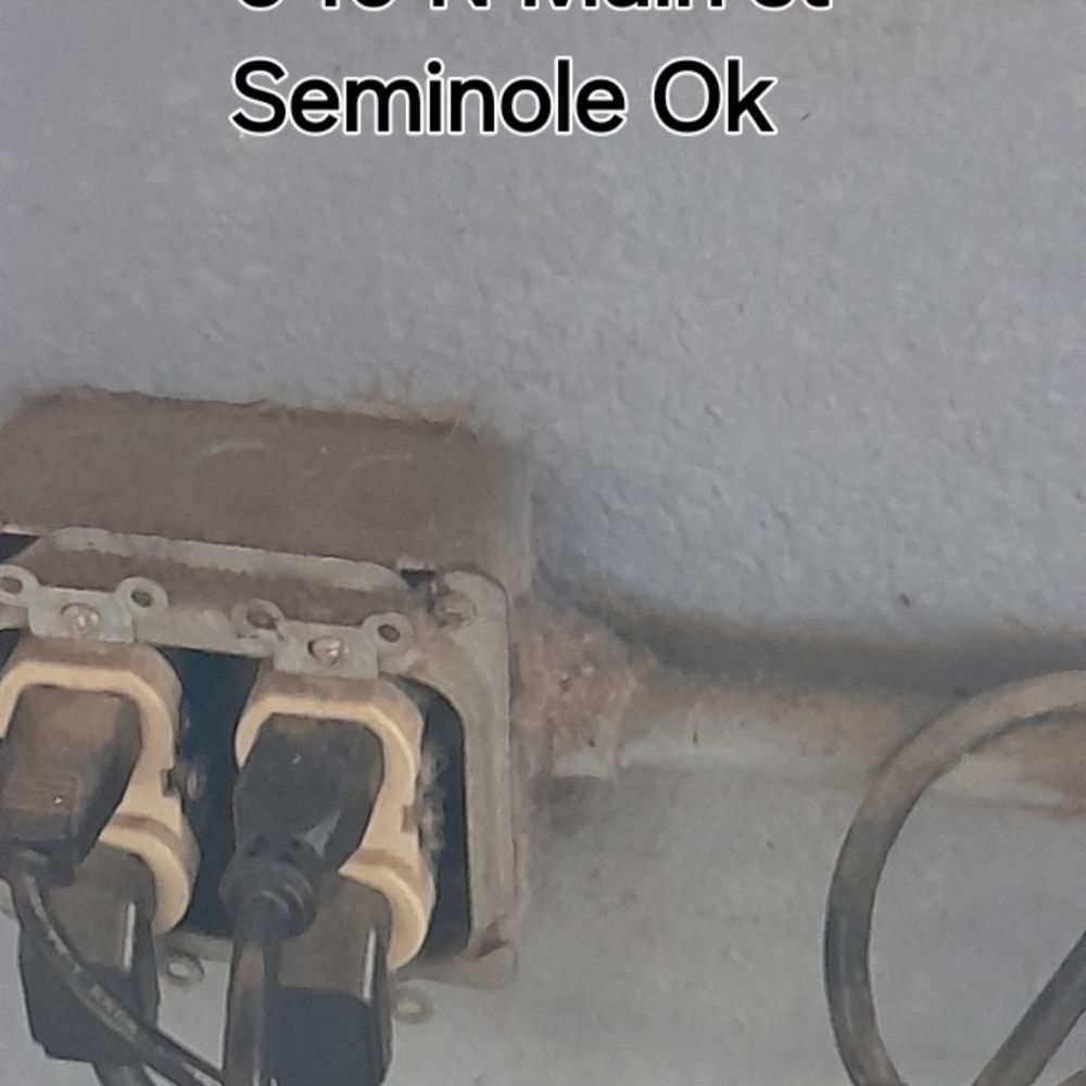 Pink Laundry - Same, no safety covers on outlets in the public section - Laundry Services Near Me - Seminole, Oklahoma
