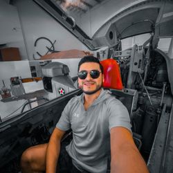 Western Museum of Flight - Puedes subirte a un avión y ver el comando del piloto