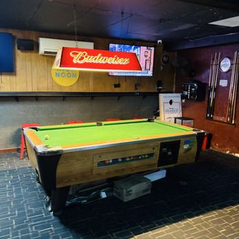Wally's Pour House - Pool table - Bars Near Me - Venice, Florida Wally's Pour House - Pool table - Bars Near Me - Venice, Florida