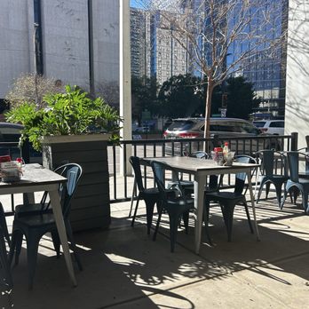 Moxies Cafe and Caterer - Outside seating - Coffee & Tea Near Me - Tampa, Florida
