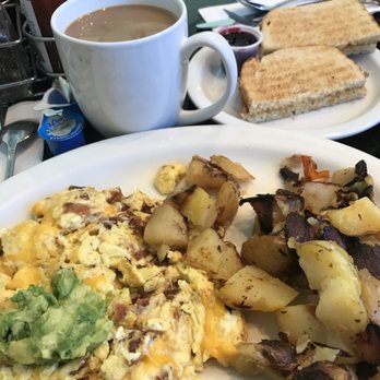 Louise's Pantry - American Near Me - La Quinta, California